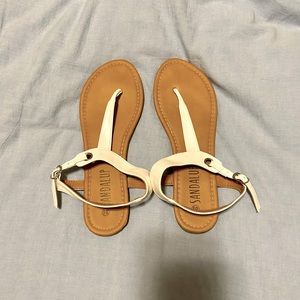 NWOT White Sandal Flip Flops - Size 8.5